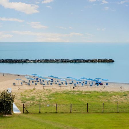 Residence Brezza Di Mare ซัน เบเนเดตโต เดล ตรอนโต ภายนอก รูปภาพ