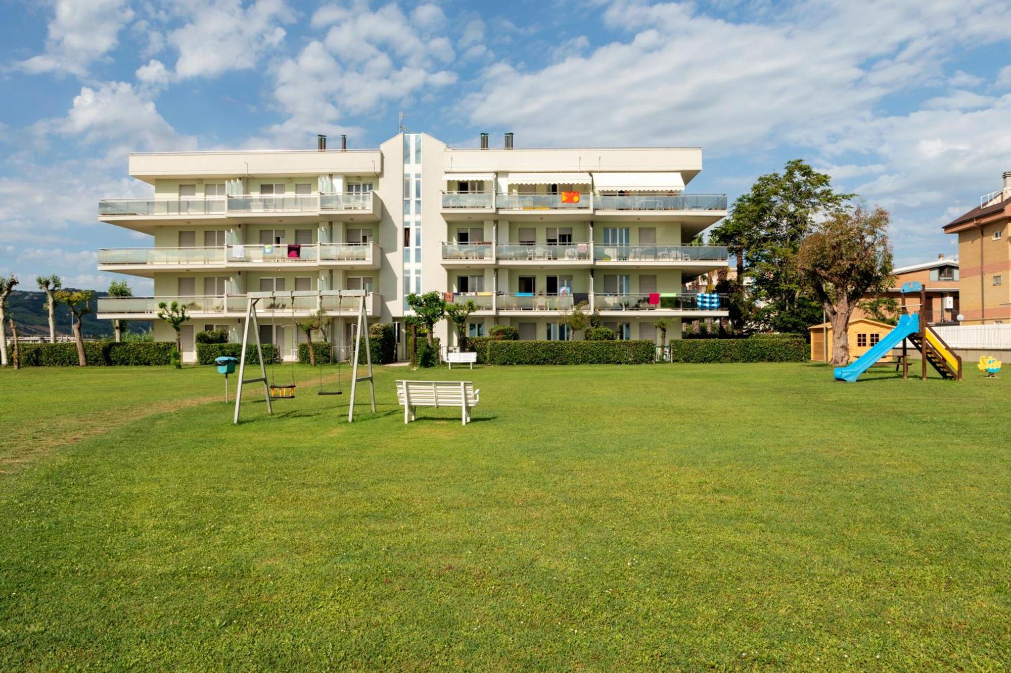 Residence Brezza Di Mare ซัน เบเนเดตโต เดล ตรอนโต ภายนอก รูปภาพ